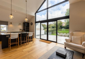 Golwg y Lan - A stunning home for 10 with sea views